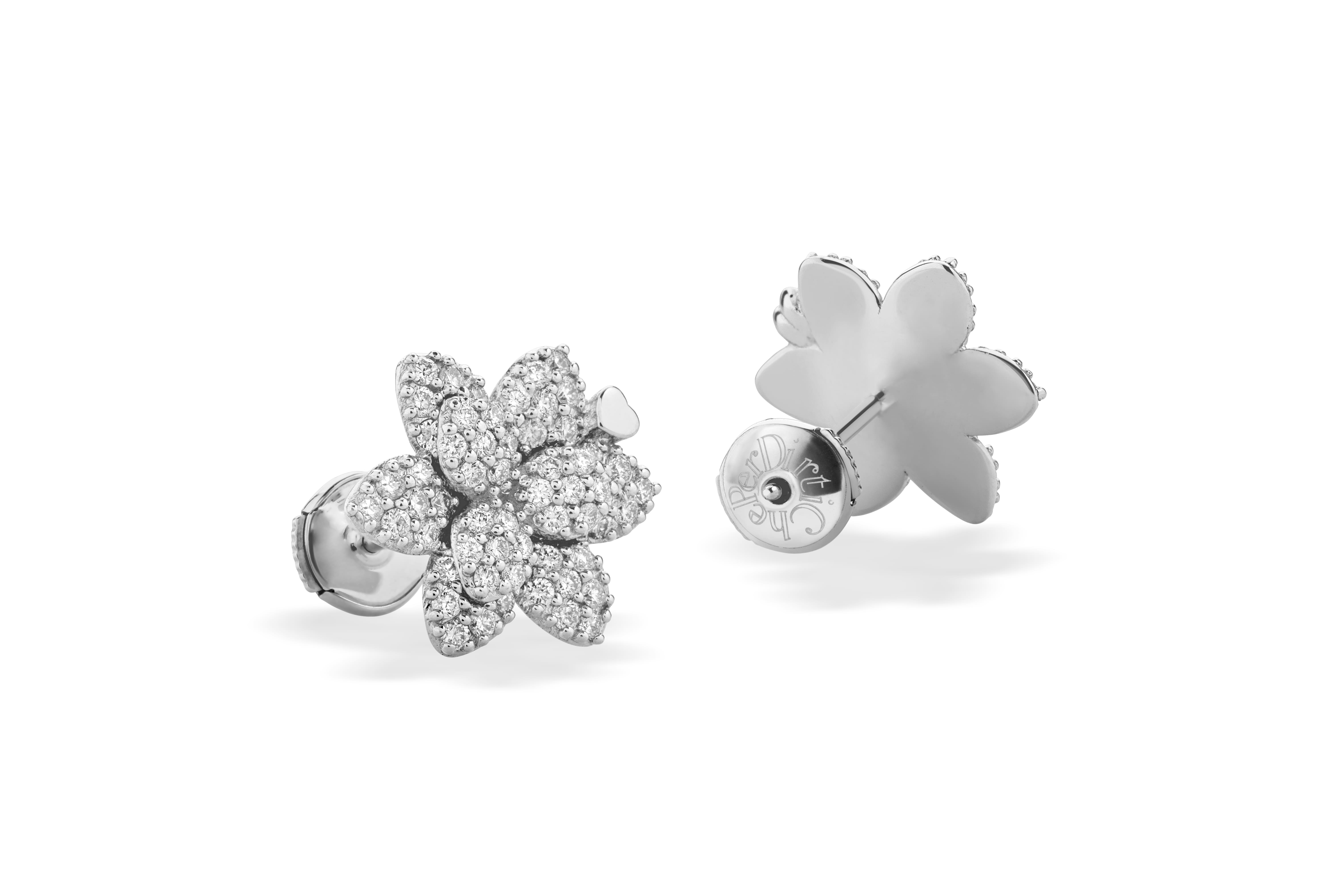 Orecchini con fiore